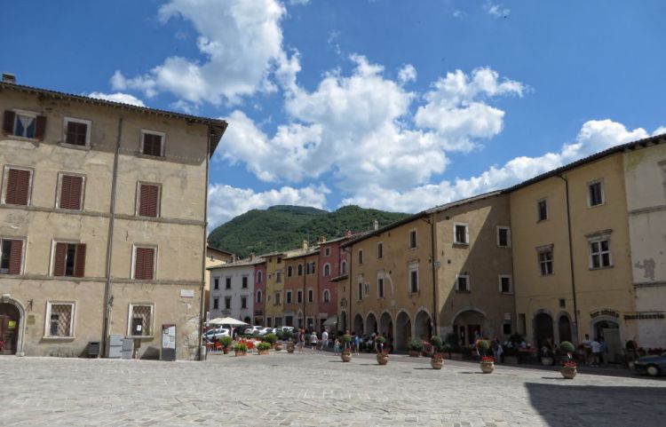 la piazza di Visso