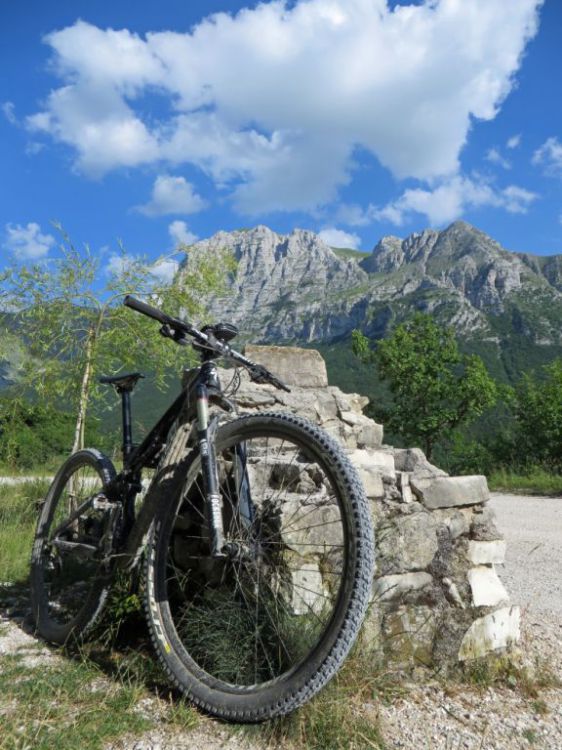 una sosta durante la salita verso la Forcella del Fargno