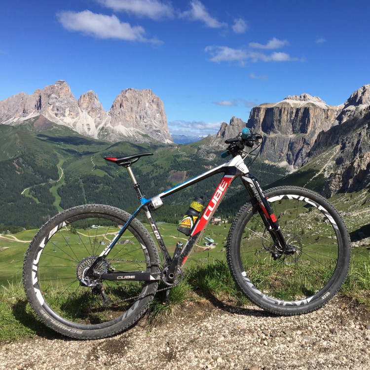 Foto scattata mercoledì durante una ricognizione, al Belvedere sopra il Pordoi.