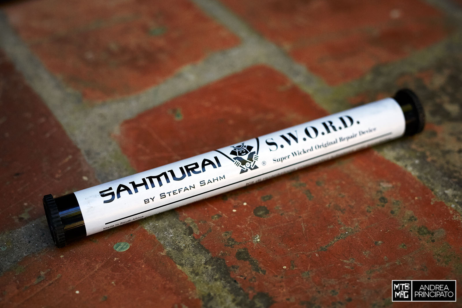 Kit Riparazione Tubeless Sahmurai Sword + 5 Vermicelli