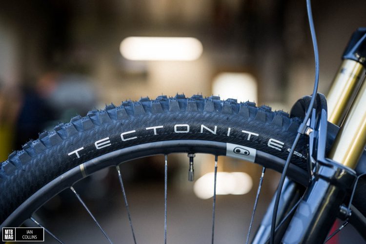 Pneumatici American Classic Tectonite / Vulcanite